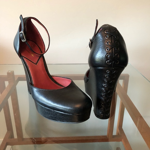 Vince Camuto - lace up back heels - Picture 1 of 8